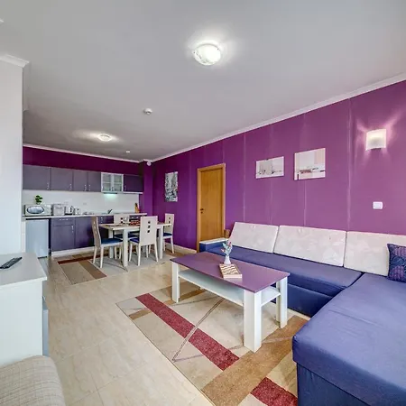 Colorful 2bd With Indoor Fireplace And Mountain View By Flat Mаnager Lägenhet